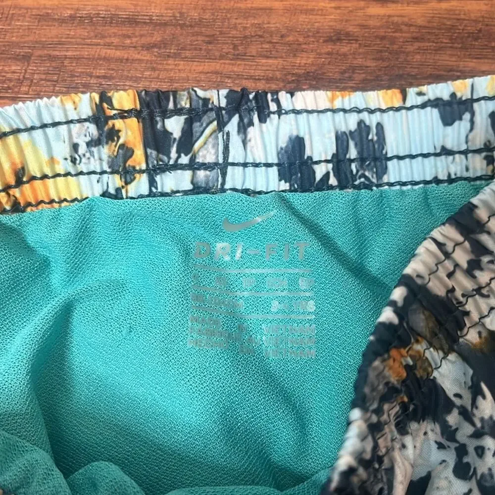 Nike Girls Printed Shorts size 4